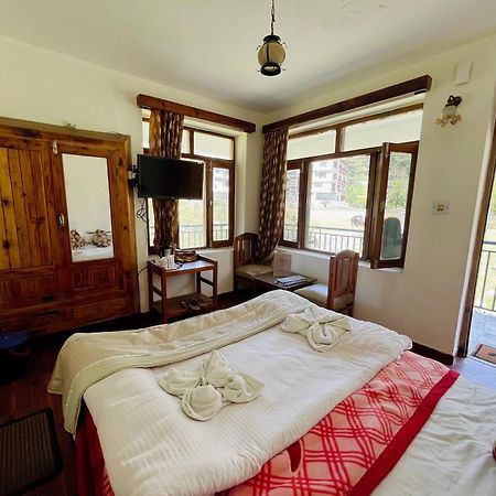 Tourist Hotel 10 Minutes Walking Distance From The Mall Manāli Екстериор снимка