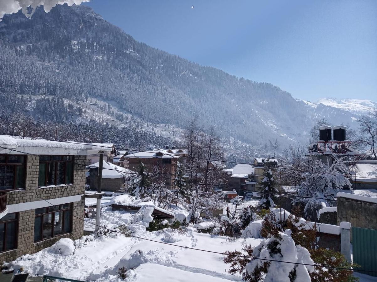 Tourist Hotel 10 Minutes Walking Distance From The Mall Manāli Екстериор снимка