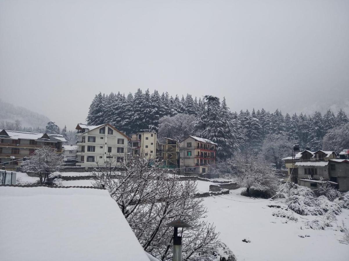 Tourist Hotel 10 Minutes Walking Distance From The Mall Manāli Екстериор снимка